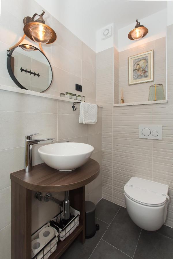 Amaizing Apartment Near Airport Kaštel Štafilić Exteriör bild