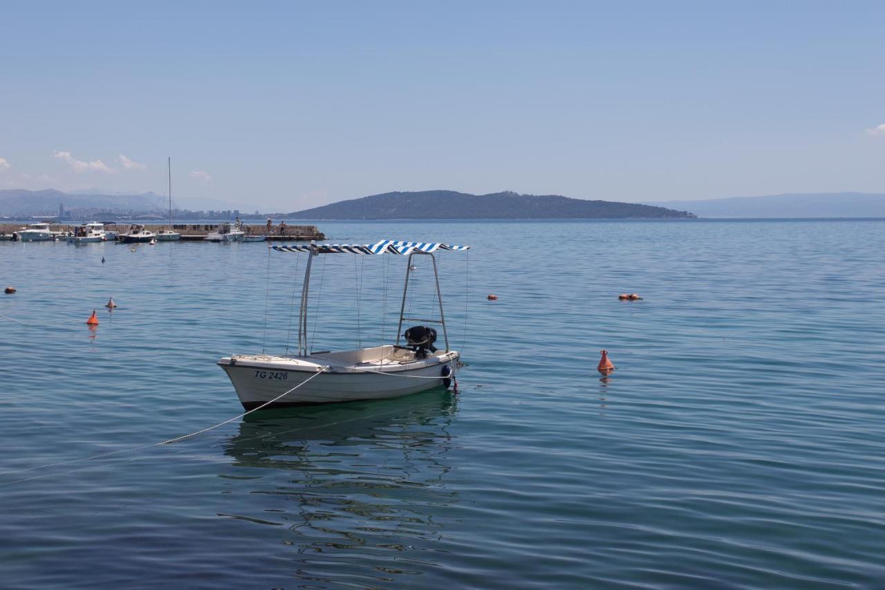Amaizing Apartment Near Airport Kaštel Štafilić Exteriör bild